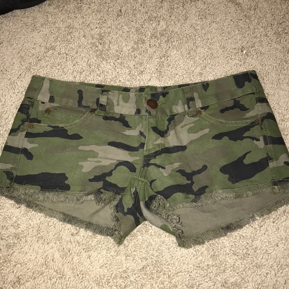 2 for $20 bundled O’NEILL camouflage cutoff shorts